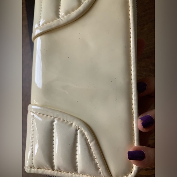 BURBERRY Authentic Patent Leather Cream White Large Zip Around Women’s Wallet - Picture 12 of 16